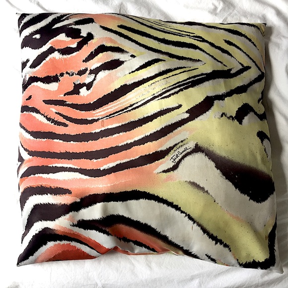 Roberto Cavalli Silk Logo Pillow - Picture 6 of 6